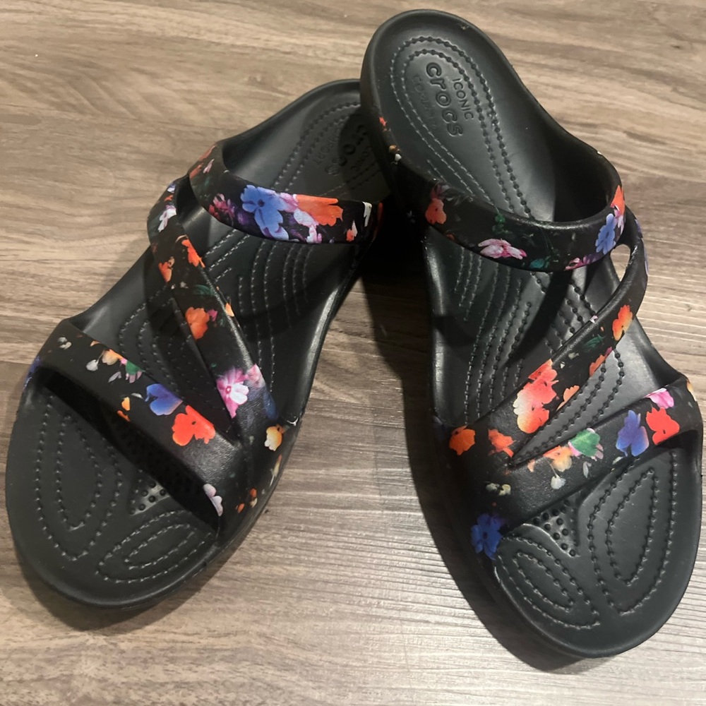 Unique Crocs Women's Floral Black Sandals